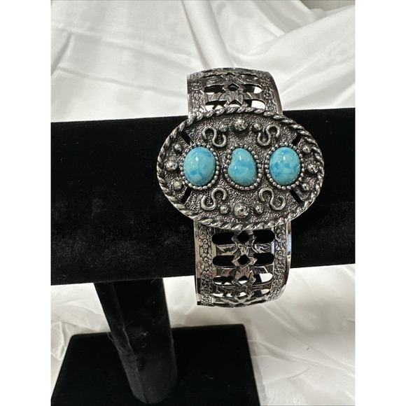 ...Vintage SARAH COVENTRY...Silver Tone, Turquoise Lucite Cuff Bracelet... - Picture 1 of 5